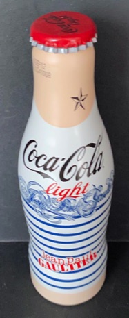 P06014-12 € 5,00 coca cola ALU flesje Jean Paul Gaultier blauw wit